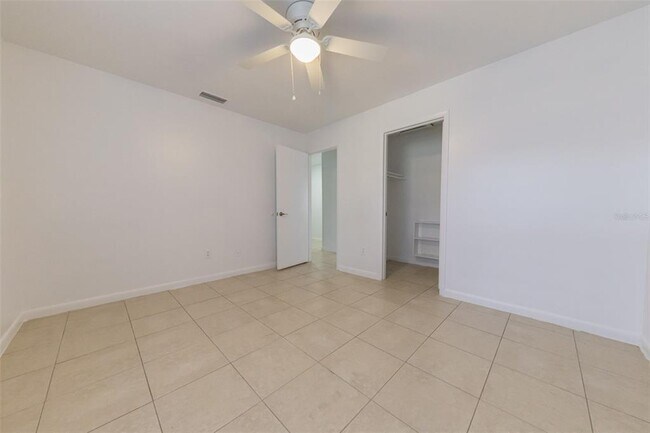 Foto del edificio - 2218 Leo Dr