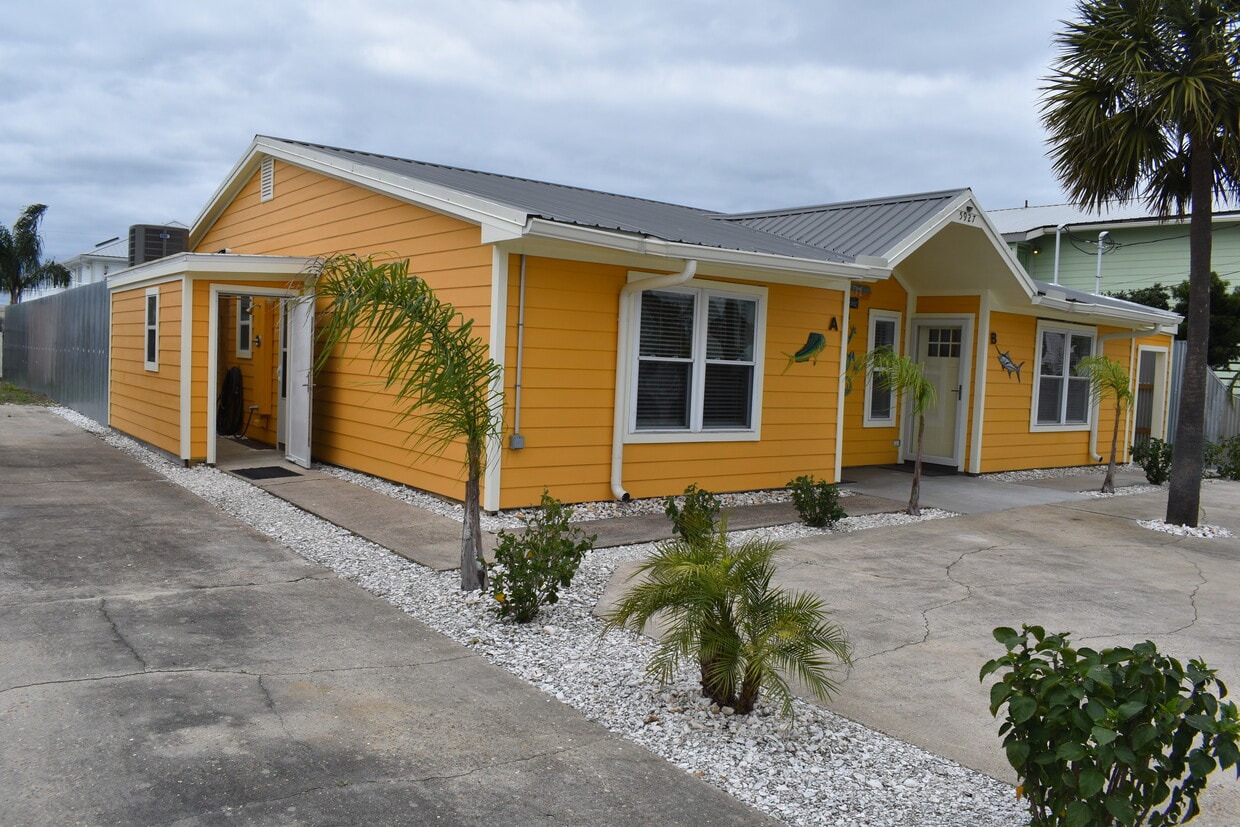 5927 Sunset Ave Unit Side A, Panama City Beach, FL 32408 Apartments in Panama City Beach, FL