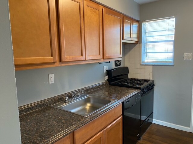 Building Photo - 240 Solon Dr