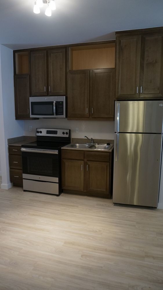 Building Photo - Modern 1 Bedroom Apartment Refrigerated A/C