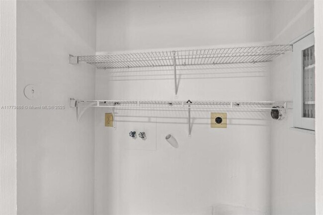 Foto del edificio - 3 bedroom in Hollywood FL 33021