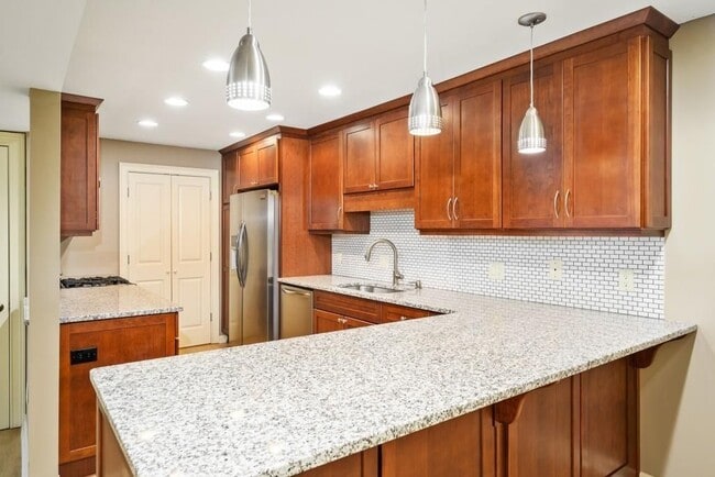 Building Photo - 558 Emory Oaks Way
