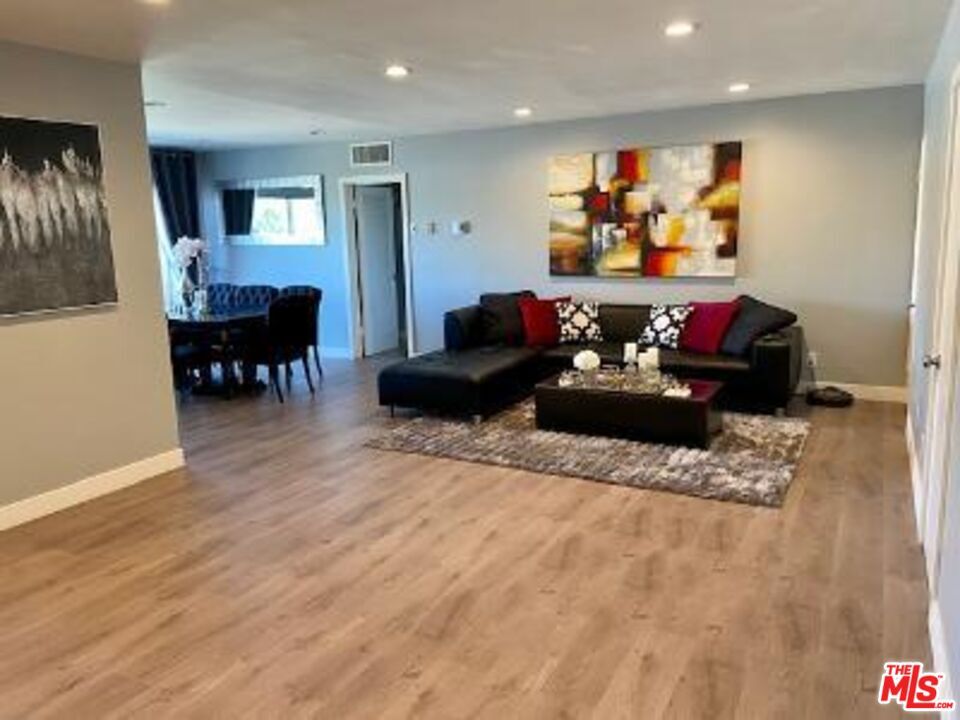 Foto principal - 12955 Riverside Dr