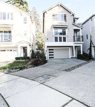 Building Photo - 19525 3rd Dr SE