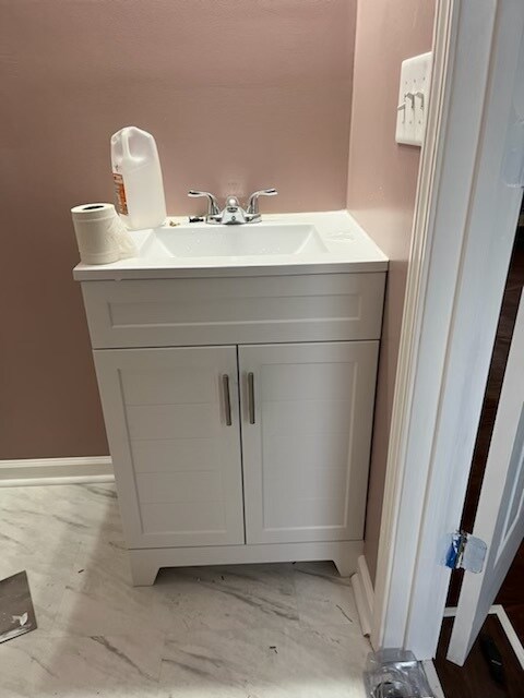 Lavabo del baño - 5755 US Highway 17 N