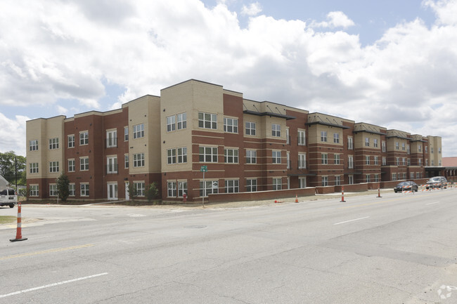 Building Photo - Veranda at North Main