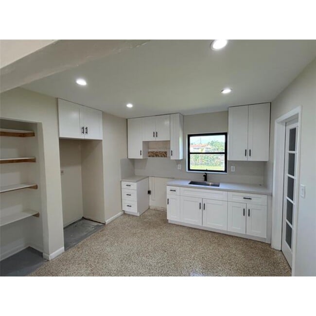 Building Photo - 2020 SW 127th Ct
