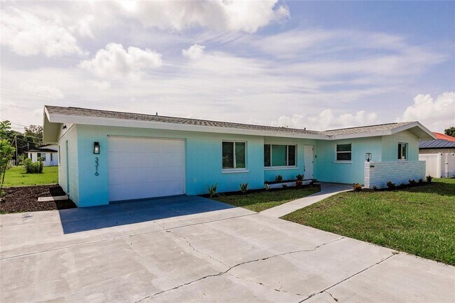 Foto del edificio - 3316 Port Charlotte Blvd