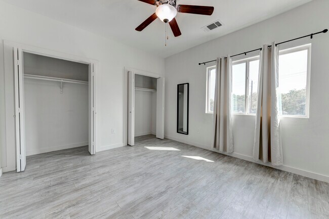 Foto del edificio - 7805 Cooper Ln