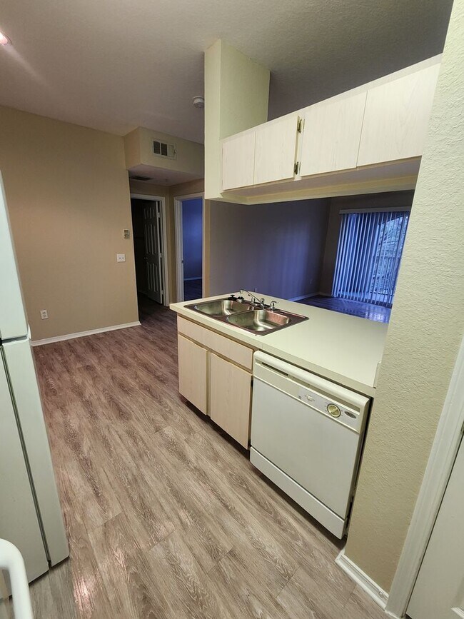 Building Photo - Holiday Special $500 off first full months rent- The Preserve at Temple Terrace