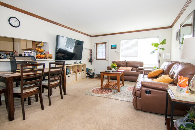 Building Photo - 326 Bunker Hill Cir