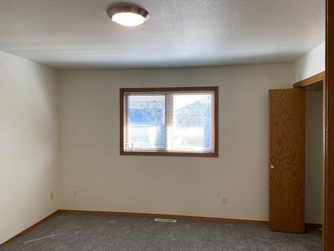 Building Photo - 1543 S Washington St