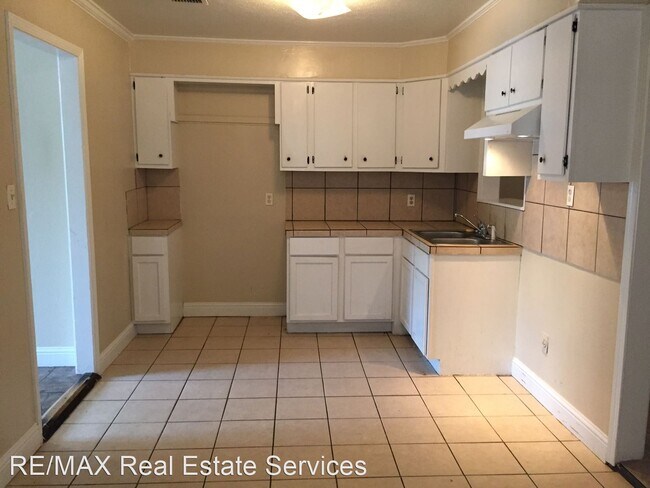 Building Photo - 3 br, 1 bath House - 2727 Amherst
