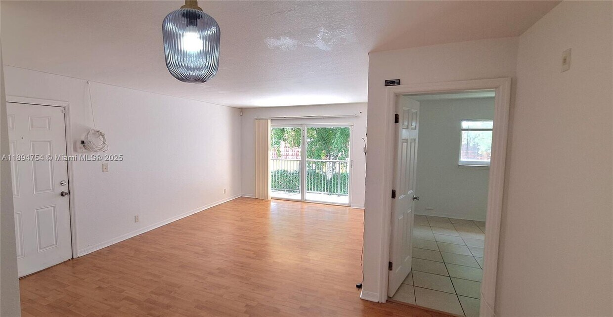 Foto principal - 2822 NW 55th Ave