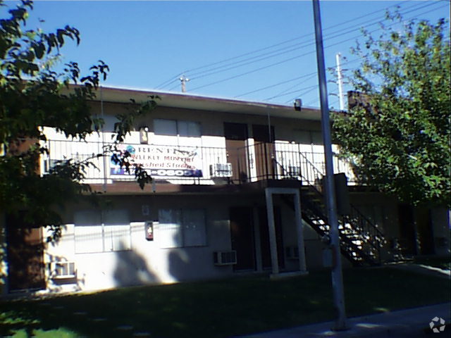Building Photo - Plaza 550 Apartments