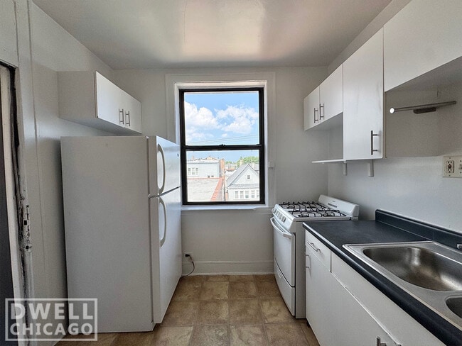 Building Photo - 2342 N Spaulding Ave