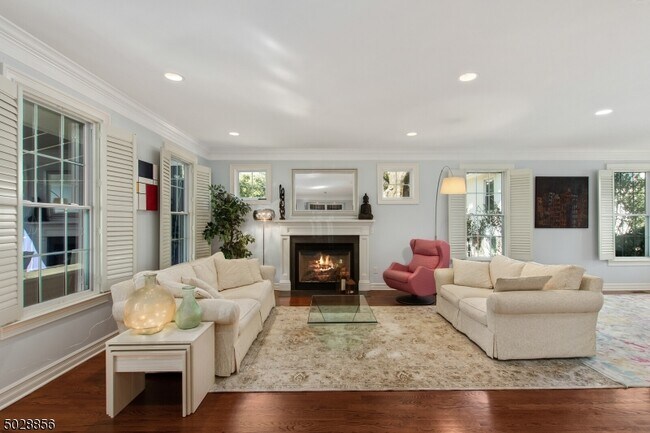 Foto del edificio - 74 Anderson Hill Rd