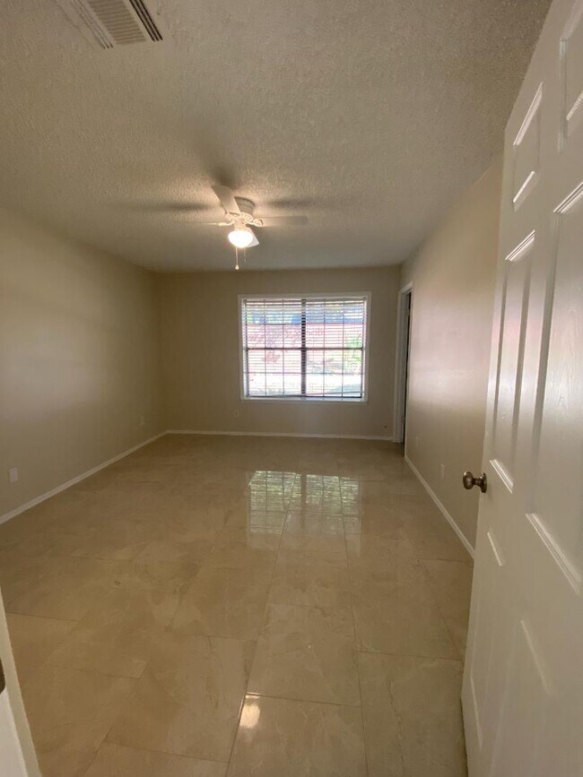 Building Photo - 4702 Jade St