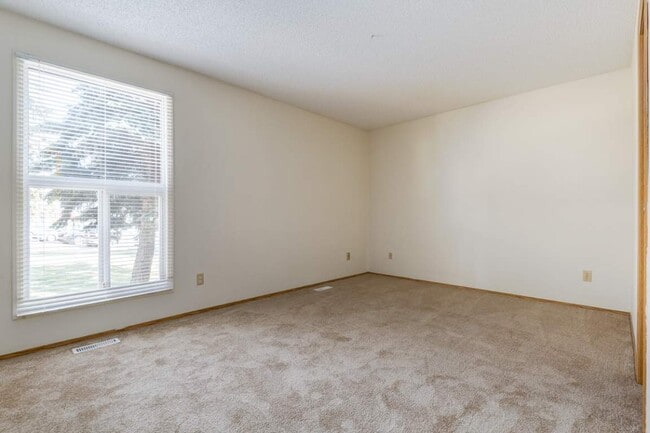 Building Photo - Huntington Hill Coach Homes