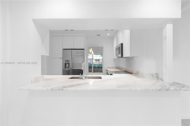 Foto del edificio - 16412 SW 74 CT