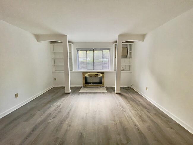 Foto del edificio - 30 Juniper Rd
