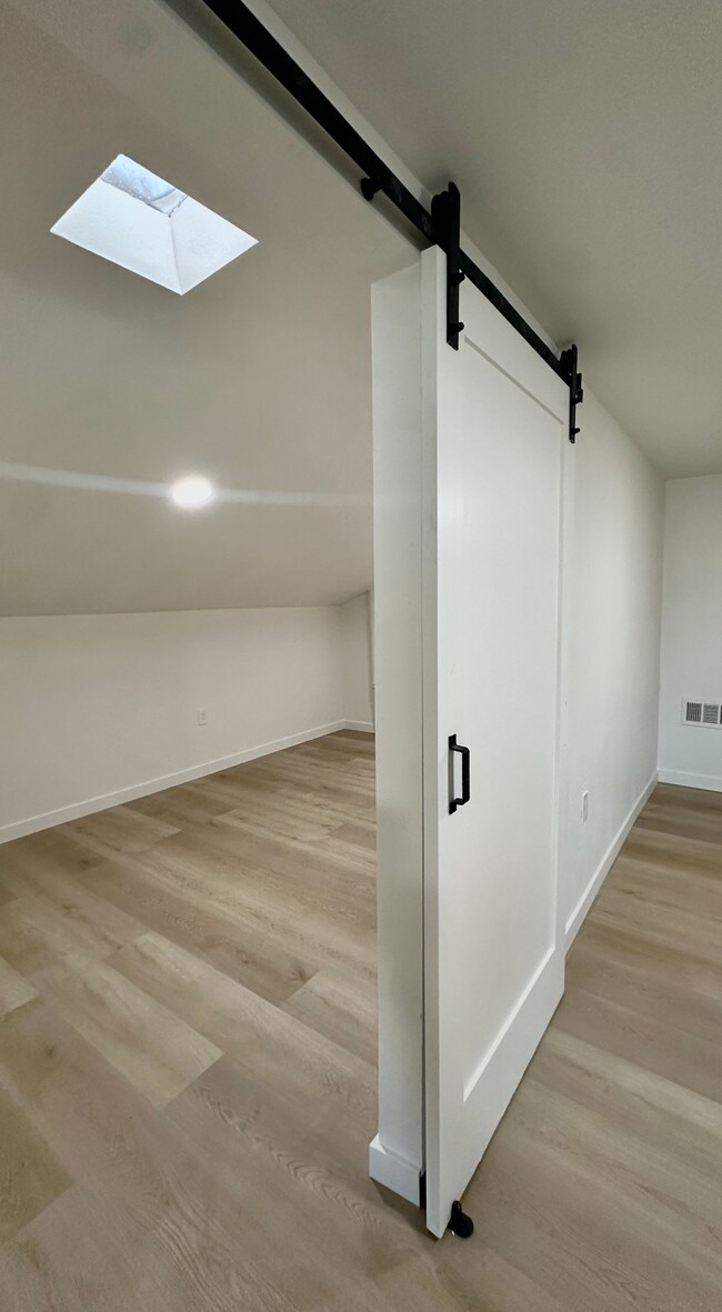 Foto del edificio - 2721 W Olive Ave