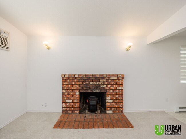 Foto del edificio - Top-Level 2 Bed / 1 Bath Condo with Garage & In-Unit Laundry – Shiloh Hills