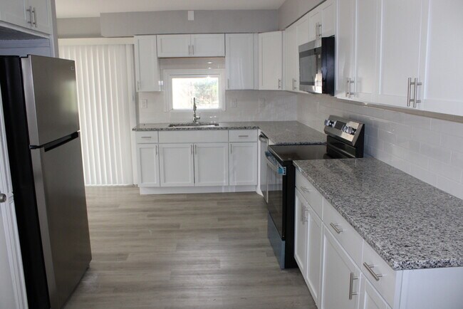 Foto del edificio - Unique Rental in Grandview with 3 bay gara...