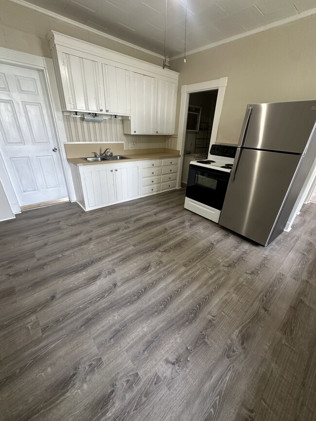 Building Photo - 73 Mt Pleasant Ave