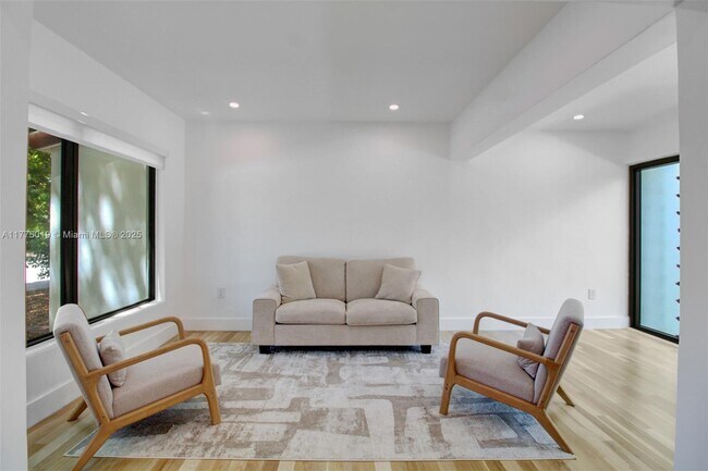 Building Photo - 111 Avila Ct