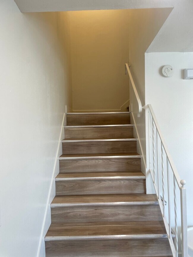 Building Photo - Spacious 3-bedroom 1.5 Bath Twin-Home with a Fenced Backyard