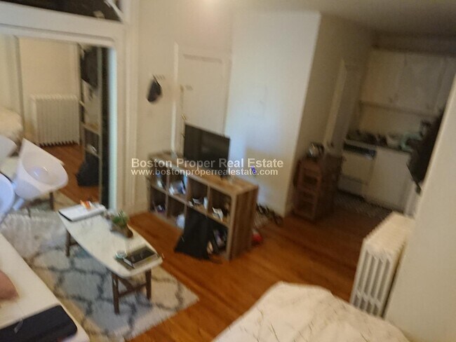 Building Photo - 72 Revere St