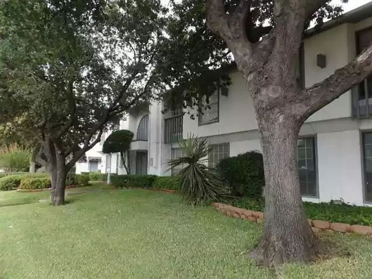 Foto principal - 12888 Montfort Dr
