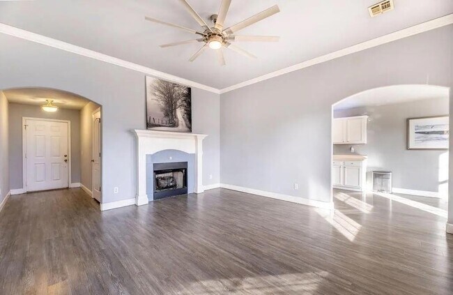 Foto del edificio - 561 Redbud St