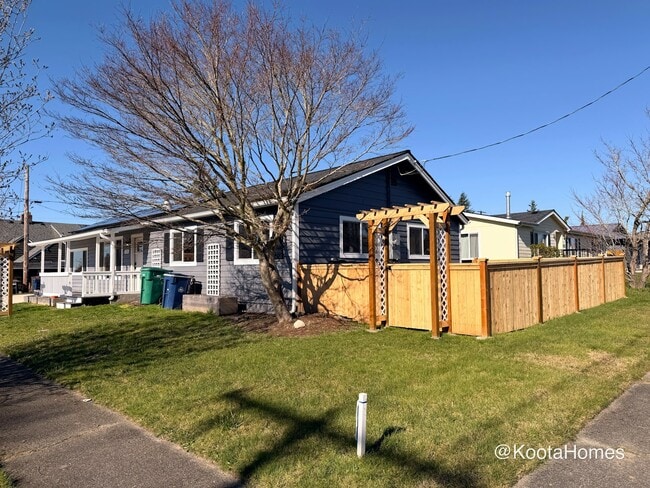 Building Photo - 1215 Skagit St