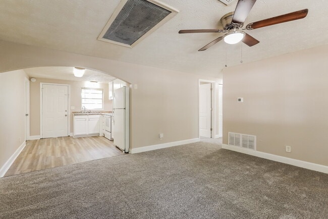 Building Photo - 126 Aries Dr