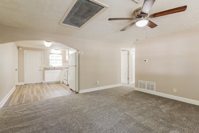 Foto del edificio - 126 Aries Dr