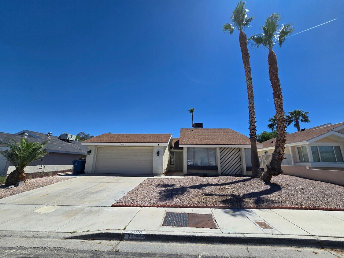 Primary Photo - 4 Bedroom Single Story Home with Pool