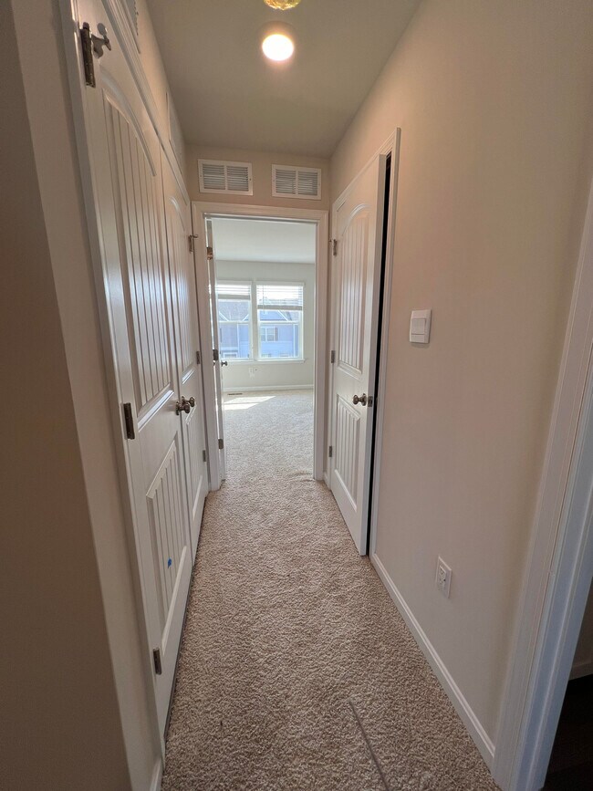 Building Photo - 245 Island Lark Way