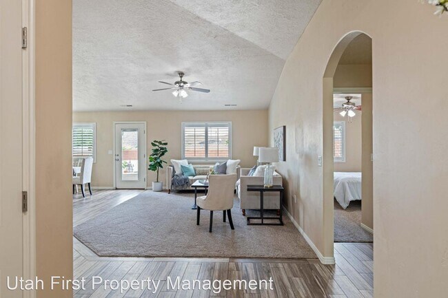 Building Photo - 4 br, 2 bath House - 904 N 300 W