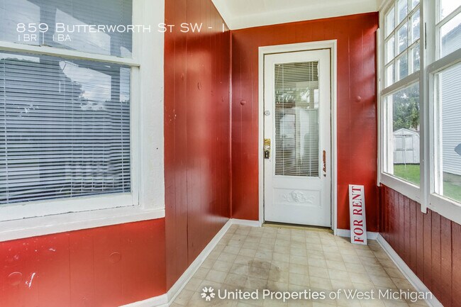 Foto del edificio - 859 Butterworth St SW