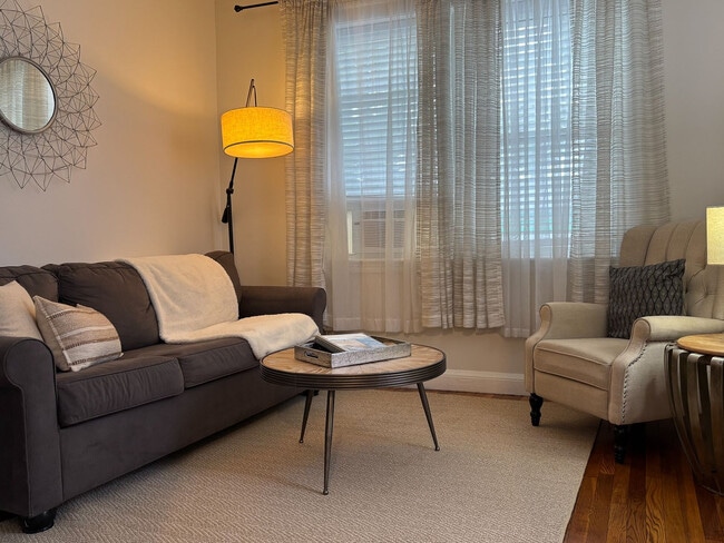 Building Photo - 183 Kent St