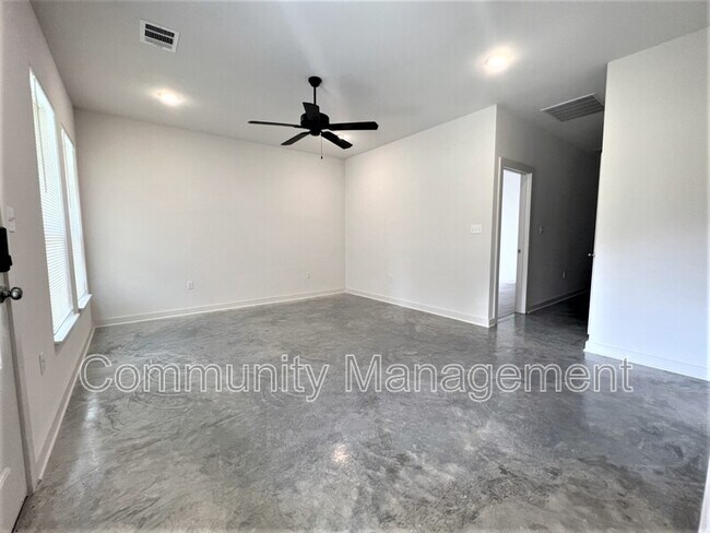 Foto del edificio - 7677 River Ridge Dr