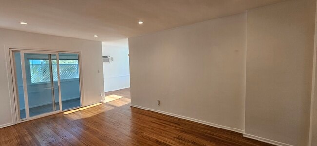 Building Photo - 1227 S Holt Ave