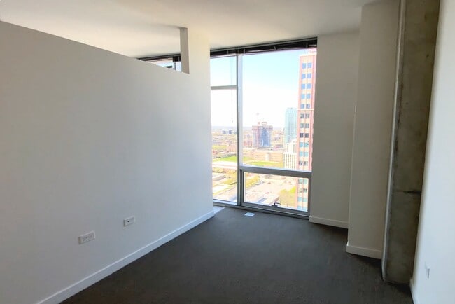 Photo - 170 W Chicago Ave Apartment