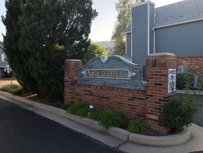 Foto del edificio - CUTE 3 bedroom West Side Townhome