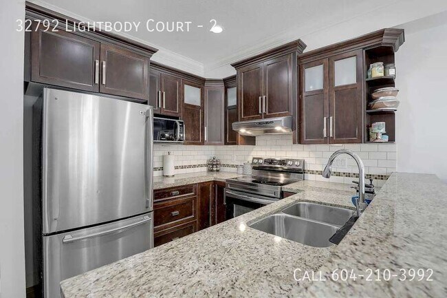 Photo du bâtiment - Bright & Spacious Townhouse