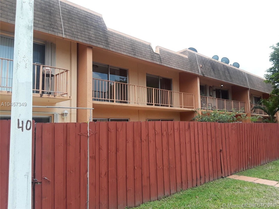 Primary Photo - 810 SW 129th Pl