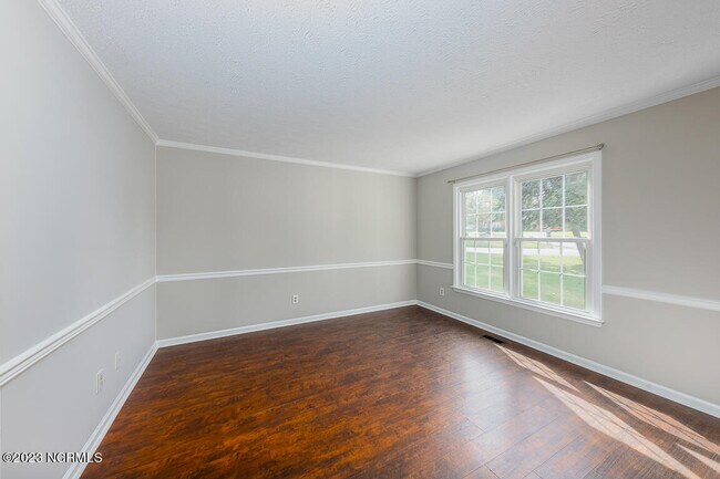 Building Photo - 145 Stonebridge Trail