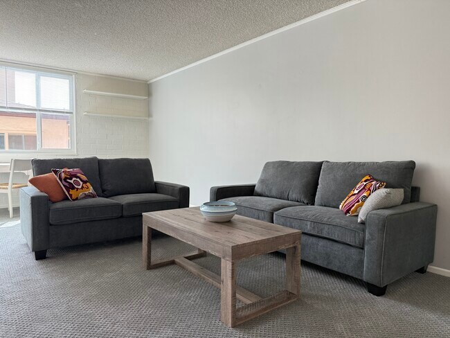 Foto del edificio - 540 Kelton Ave